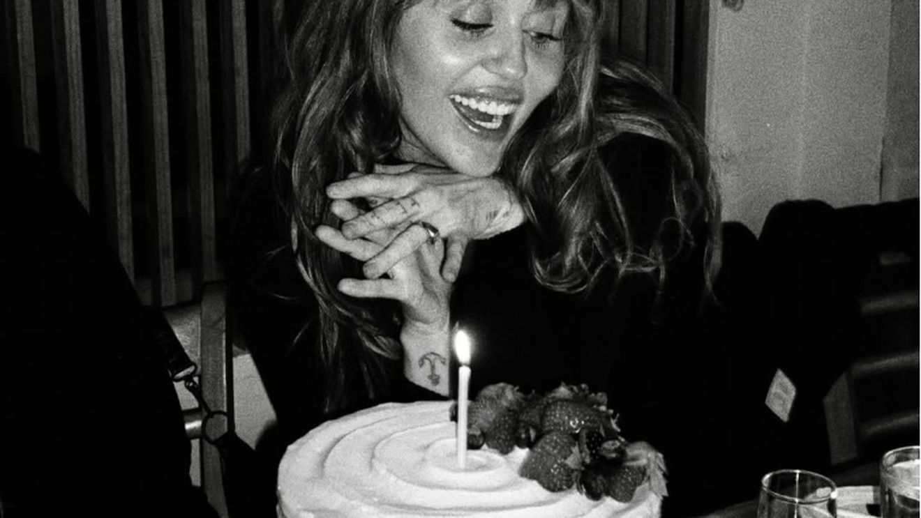 Nunta anului în showbiz! Cântăreața a primit un inel cu diamant care valorează cât un penthouse!