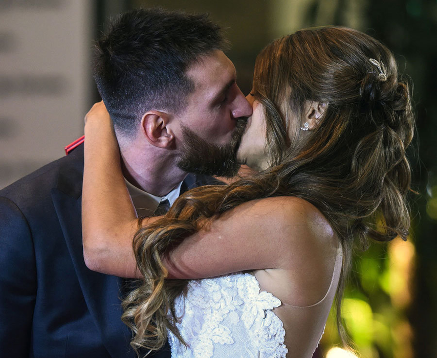 Primele imagini de la nunta lui MESSI cu ANTONELLA ROCCUZZO! Cum a arătat bruneta în rochie de mireasă