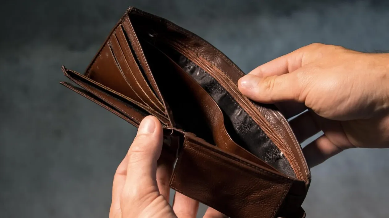 Românii care vor scoate mai mulți bani din buzunare de la 1 aprilie 2026. Care este motivul