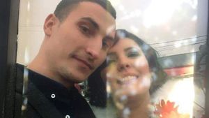 Nuntă transformată în înmormântare la Movileni, Olt. Doi tineri care urmau să fie naşi au murit într-un accident în Austria. Mama băiatului a presimţit tragedia