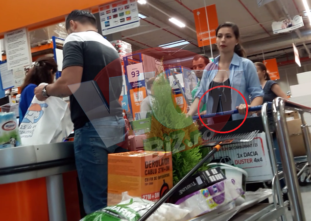 Liviu Vârciu şi-a scos iubita la cumpărături
sursa foto: wowbiz.ro