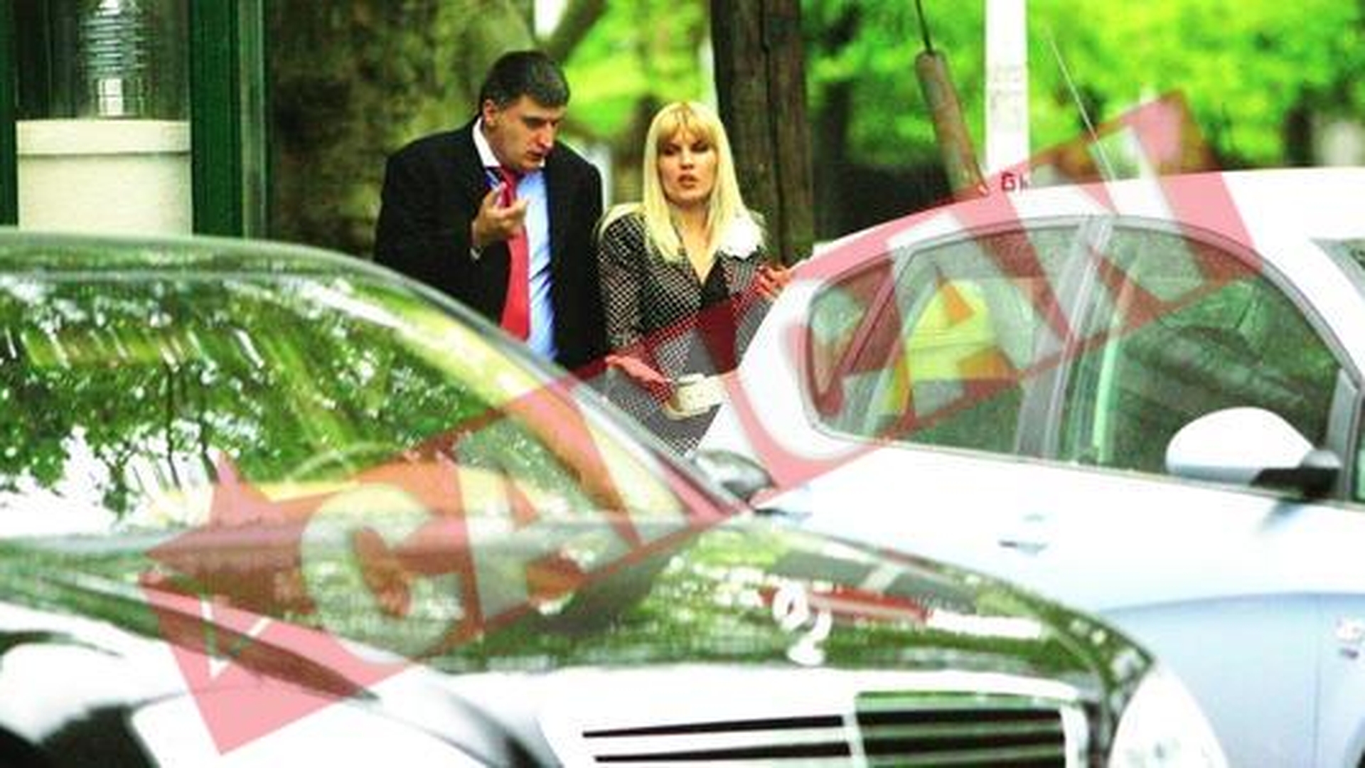 Consilierul lui Baseascu se pupa cu Udrea!