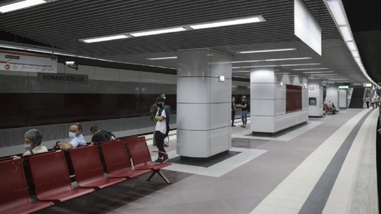 Bancul zilei | Un bucureștean intră în metrou la Drumul Taberei și observă o blondă superbă care îi zâmbeşte