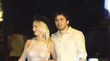 Delia bea, iubitul o sustine! Ochii au dat-o de gol!