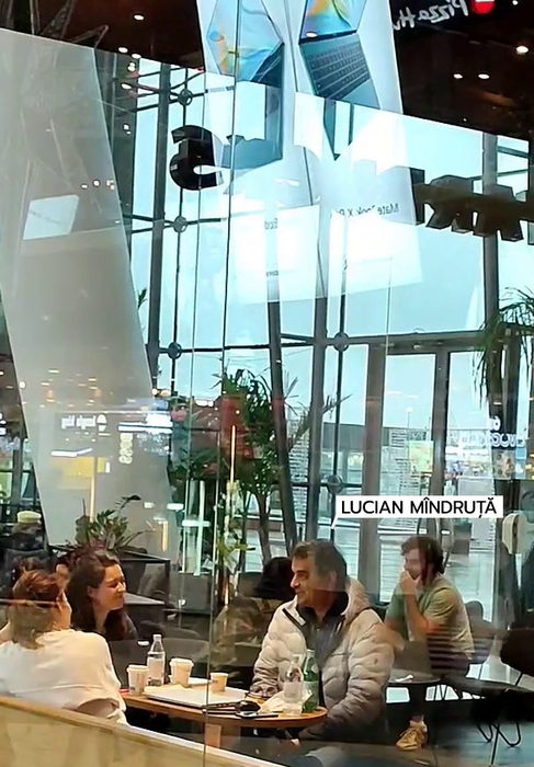 Lucian Mândruță, realizator Digi FM, la o cafea și o apă plată, alături de soția lui