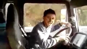Îl mai ţii minte pe celebrul şofer Tarzan?  A renunţat la camionul care l-a făcut faimos şi…
