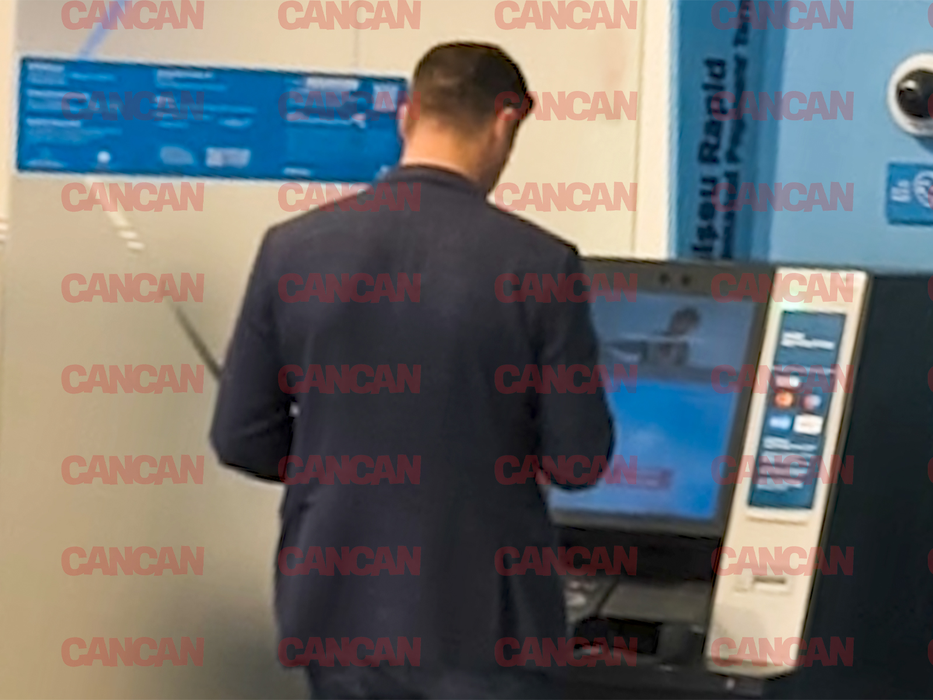 Adrian Alexandrov la bancomat