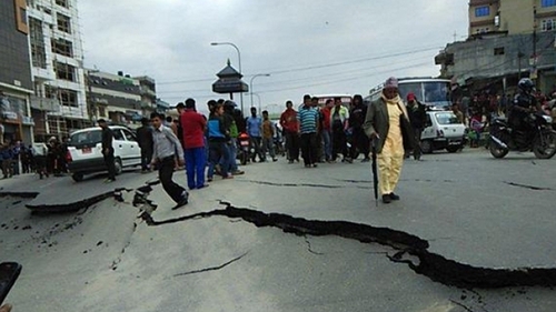 BILANT OFICIAL: Peste 1.800 de morti in urma cutremurului din Nepal. Ce se intampla cu cei zece romani!