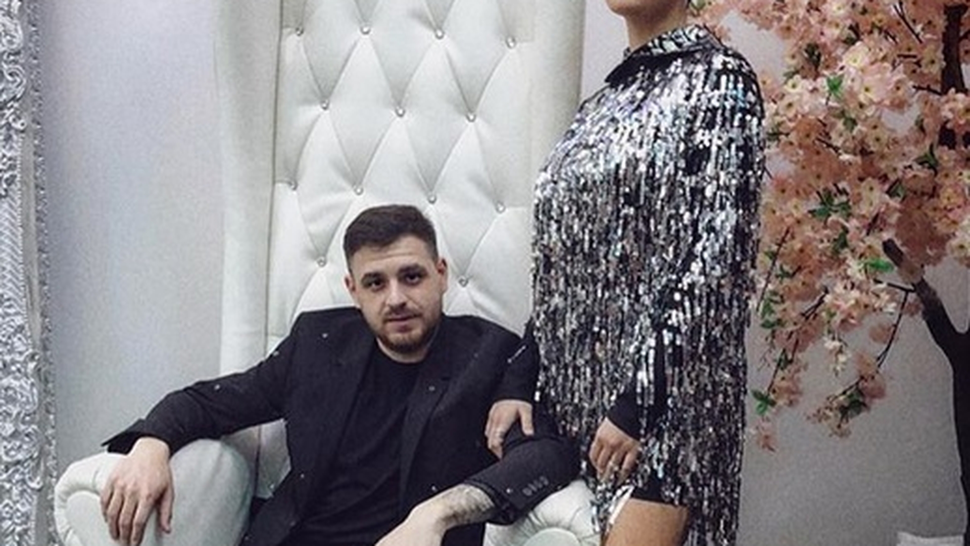 Betty Salam a părăsit România după ce s-a aflat că e însărcinată. Primele imagini din vacanța exotică