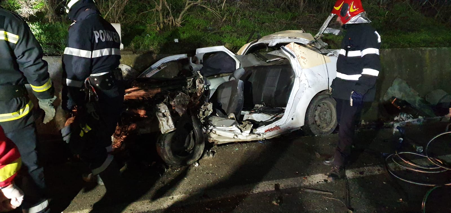 Carnagiu în Olt. 4 persoane și-au pierdut viața în urma impactului violent