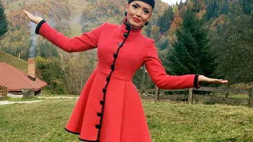 ANDREEA MANTEA s-a pozat lângă brad, dar rochia ei a fost cea care a atras toate privirile!