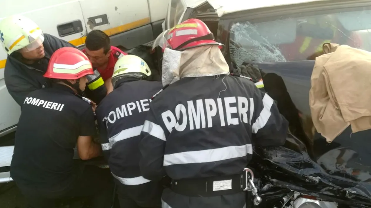 Doi răniți grav în urma impactului dintre un tir și un autoturism pe Valea Ursului, în Argeș