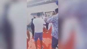Show la eliberarea unui deținut din "penitenciarul vedetelor" din Dâmbovița