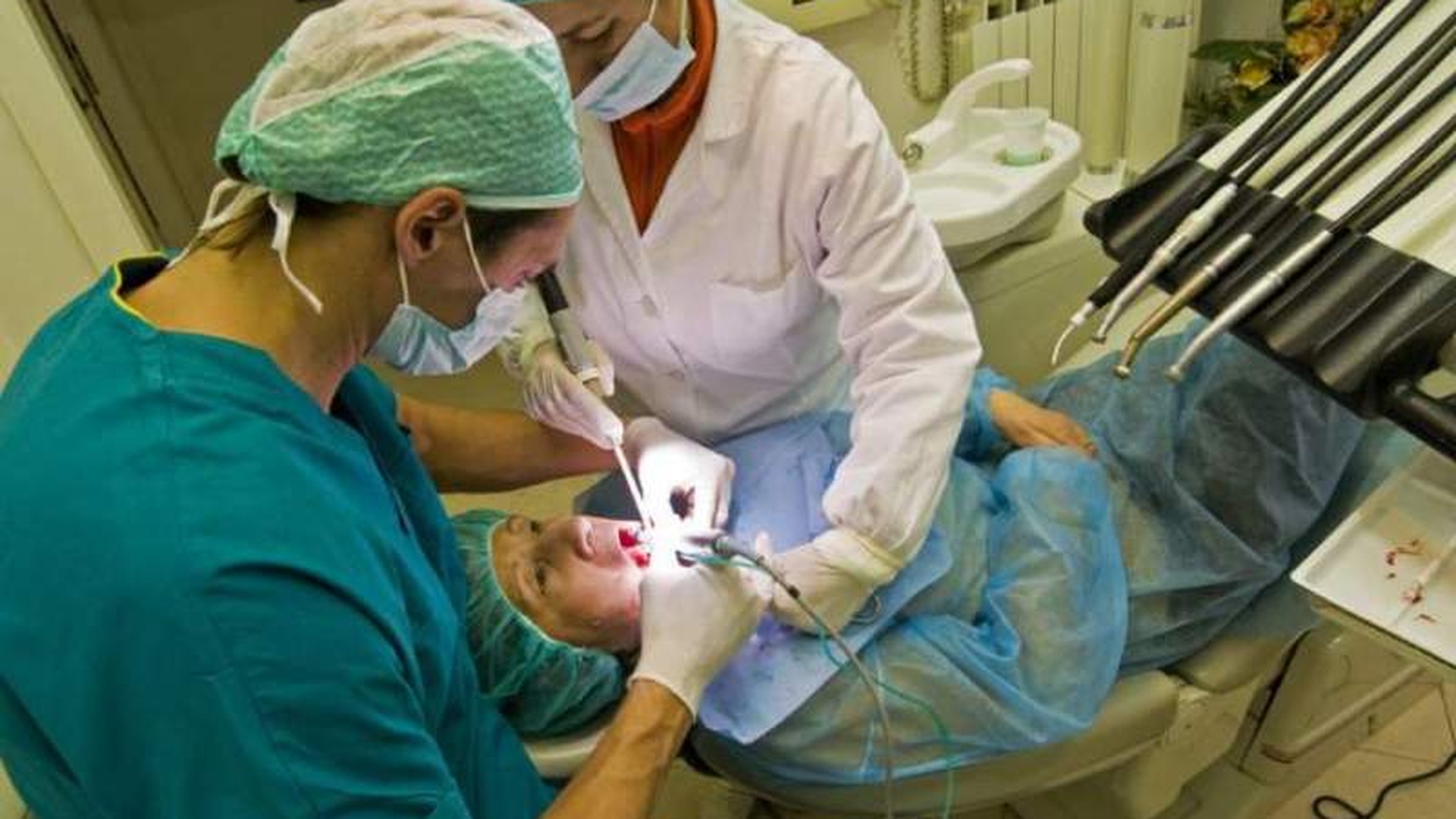 Dentistul fals din comuna Gruia neagă acuzațiile: ”Culmea e că nu practic această meserie”