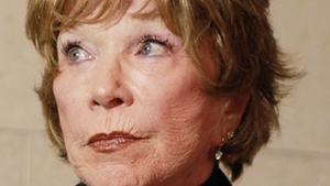 Actrita Shirley MacLaine a fost premiata pentru munca de o viata atat de America, cat si de Franta