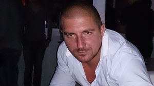 A vandut-o, iar acum nu mai are cu ce sa faca liniuta. Afla ce a patit Iustin Covei, baiatul rau al Craiovei