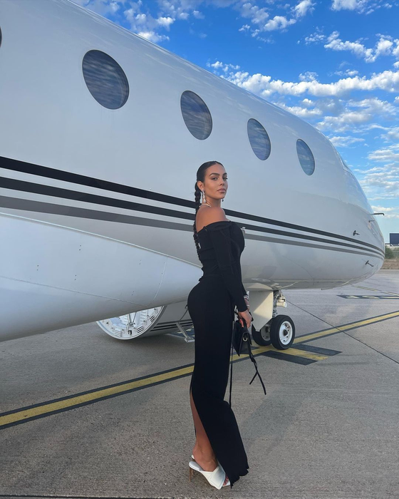 Cum s-a îmbrăcat iubita lui Cristiano Ronaldo la ultimul meci în care portughezul a fost în lotul lui United! Tot stadionul a întors capul după ea | GALERIE FOTO