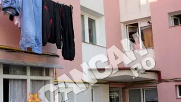 Poza care i-ar impresiona si pe cei mai duri dintre noi! Copiii raniti in accidentul din Franta, asteptati cu felicitari, baloane sI lacrimi in ochi de prietenii lor de joaca din Suceava