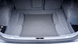 Nu e banc! Ce cărau 2 români în portbagajul unui BMW, în Franța. N-au putut să explice de unde au așa ceva