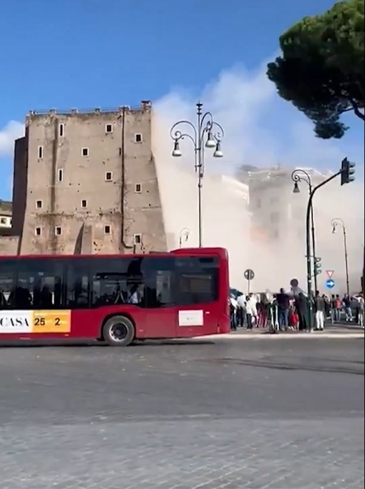 Momente de groază la Roma! Turnul medieval Torre dei Conti s-a prăbușit. Un muncitor român a rămas prins sub dărâmături