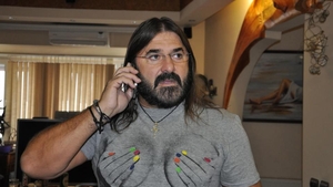 Si-a luat tricou cu sani! Vezi aici ce cataret e atat de curajos in materie de vestimentatie!