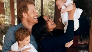 Viitorul copiilor lui Meghan Markle și ai prințului Harry, în pericol. Dezvăluirile făcute de un expert regal: ,,Vor fi o bombă cu ceas”