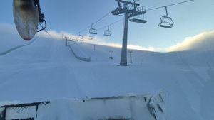 Iarna lovește din nou! Pârtiile din Sinaia închise a doua zi la rând din cauza vremii extreme. Când se vor redeschide?