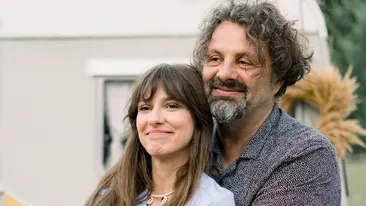 Dana Rogoz abia devenise majoră, iar soțul avea 37 de ani atunci când s-au cunoscut. Acum, actrița îi pune la zid pe oamenii care au judecat-o: „Au comentat cei care...”