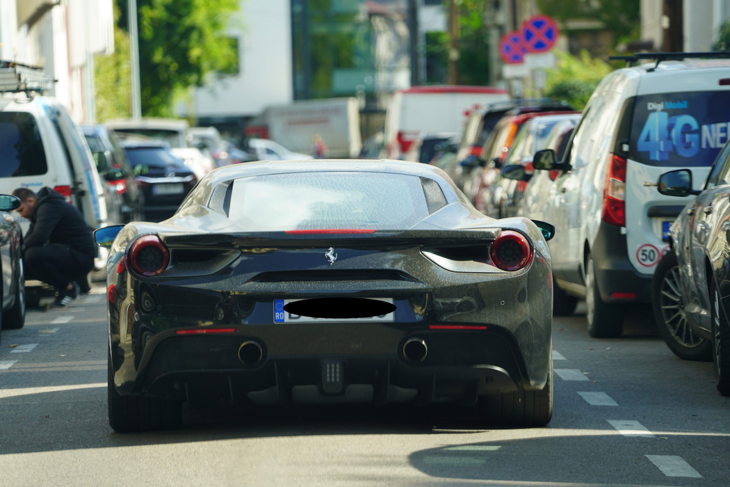 Anamaria Prodan, la volanul bolidului  Ferrari Italia 458, de peste 400 mii de euro / Sursă foto: CANCAN.RO
