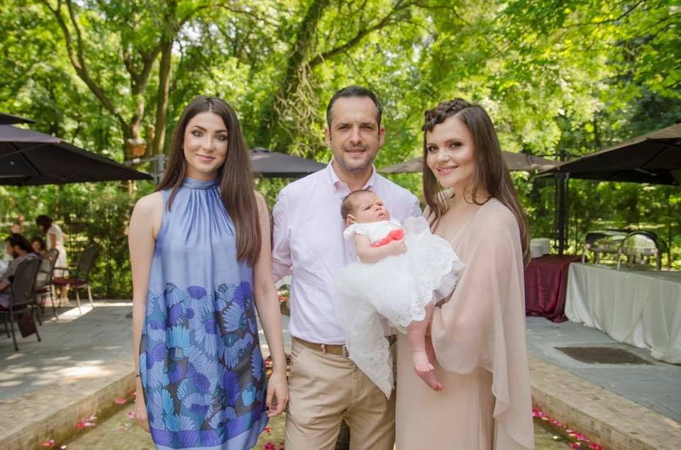 Mădălin Ionescu a făcut acum publice o serie de imagini nemaivăzute de la botezul micuţei Petra!