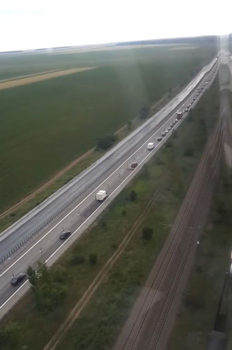 Se circulă în coloană pe Autostrada Soarelui! Românii au luat cu asalt drumul spre mare, chiar în prima zi a noilor măsuri de relaxare