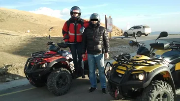 Triunghiul amoros s-a facut patrulater! Cornel de la Vunk va rasufla linistit cand va afla ca blonda lui e pusa pe faras!