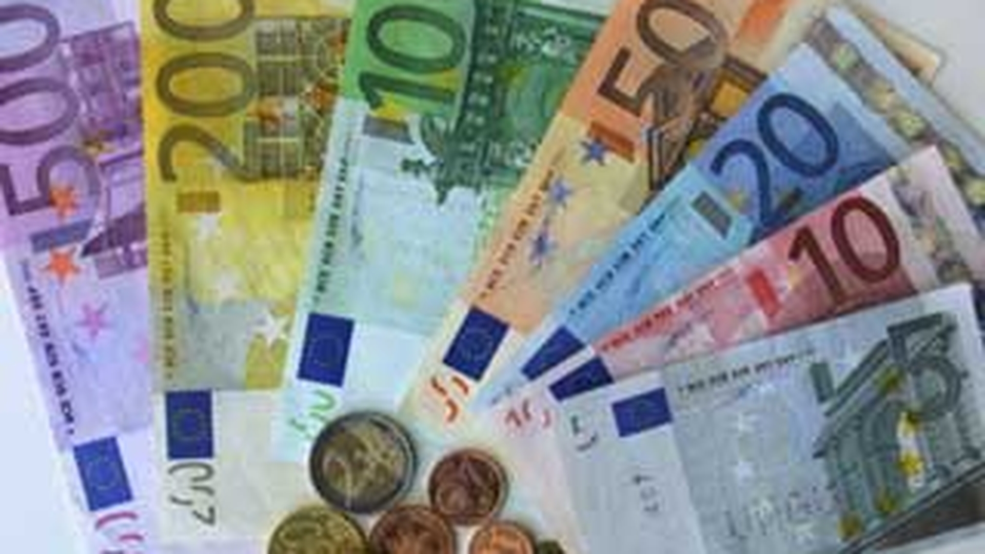 Euro a atins nivelul maxim al ultimelor 15 luni