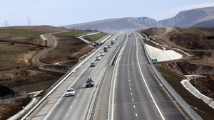 Tanar de 24 de ani, prins cu 220 de kilometri pe ora pe Autostrada Transilvania