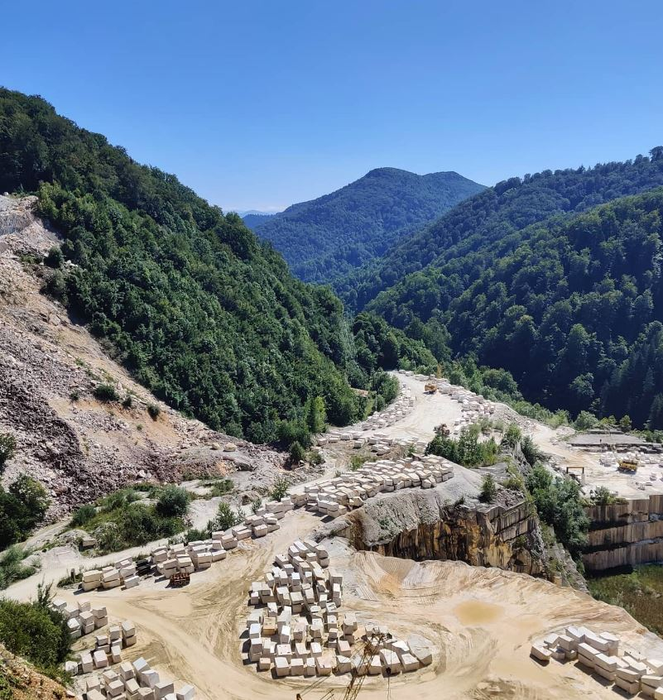 Cariera de marmură de la Ruschița/ sursă foto: banatulmontan.