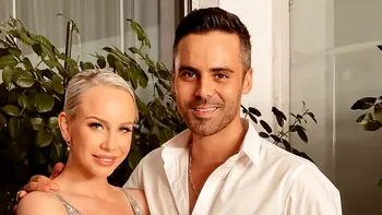 Șiroaie de lacrimi la Power Couple! Răzvan Bănică i-a scris cea mai emoționantă scrisoare de dragoste Sandrei Izbașa