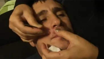 VIDEO Tatăl micului Hercule sochează! Si-a smuls barba cu penseta si s-a filmat in timpul actiunii: E nevoie de concentrare