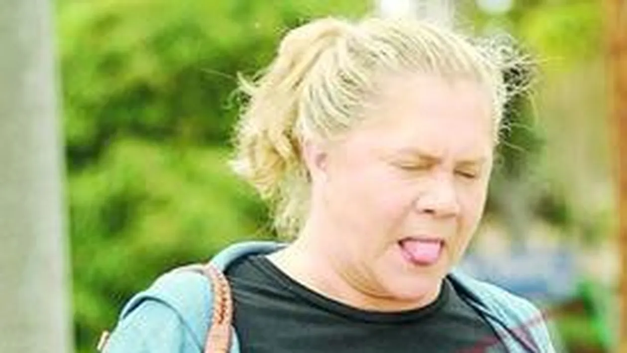 In ce hal a ajuns Kathleen Turner!