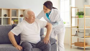 BANC | ”M-a sunat Roxana să-mi propună să mă duc în Italia, să am grijă de un bătrân, 1800 de euro pe lună”