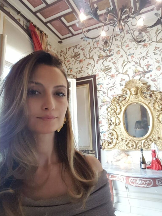 ”Regina rochiilor de nuntă”, dată în judecată! ”Să nu te mai prind pe aici, sclavule!”
