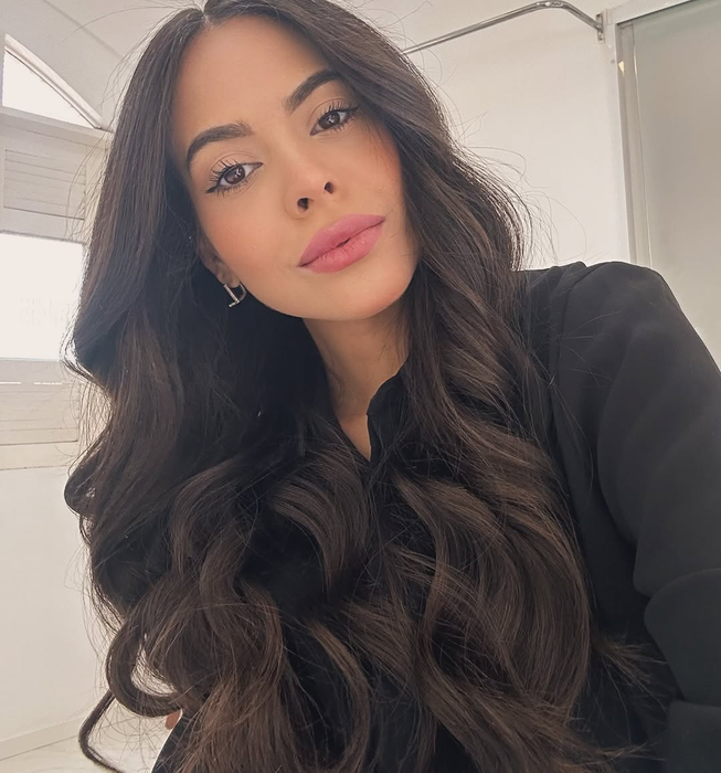 O influenceriță a murit la doar 28 de ani, după ce a ajuns la spital cu febră și dureri abdominale. Care a fost cauza decesului, de fapt