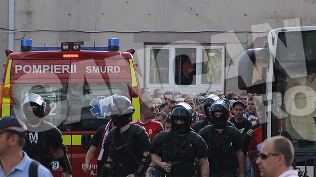 Ce nu s-a vazut la TV! Ce au facut suporterii maghiari dupa ce au ajuns in Gara de Nord!