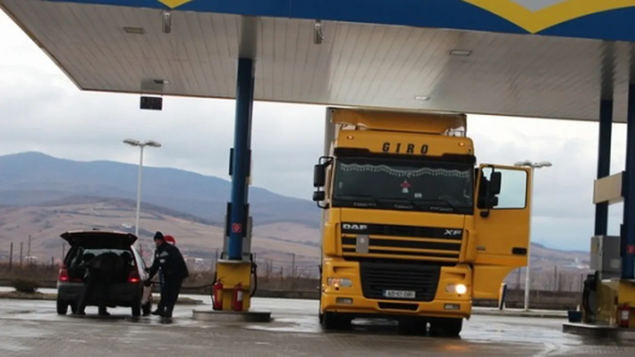 Transportatorii ameninţă cu proteste după supra-accizarea benzinei şi motorinei