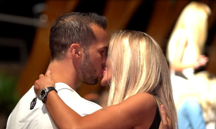 Tristan Tate se sărută cu Bianca Drăgușanu