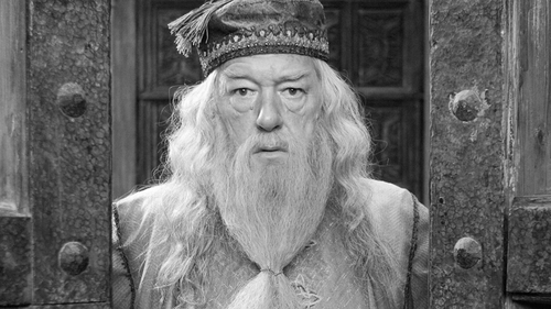 Fanii seriei Harry Potter, în doliu! Celebrul Dumbledore s-a stins din viață la 82 de ani. Care este cauza morții