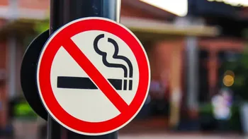 Noi restricții într-o destinație de vacanță populară printre români! Țara care a interzis fumatul pe plaje