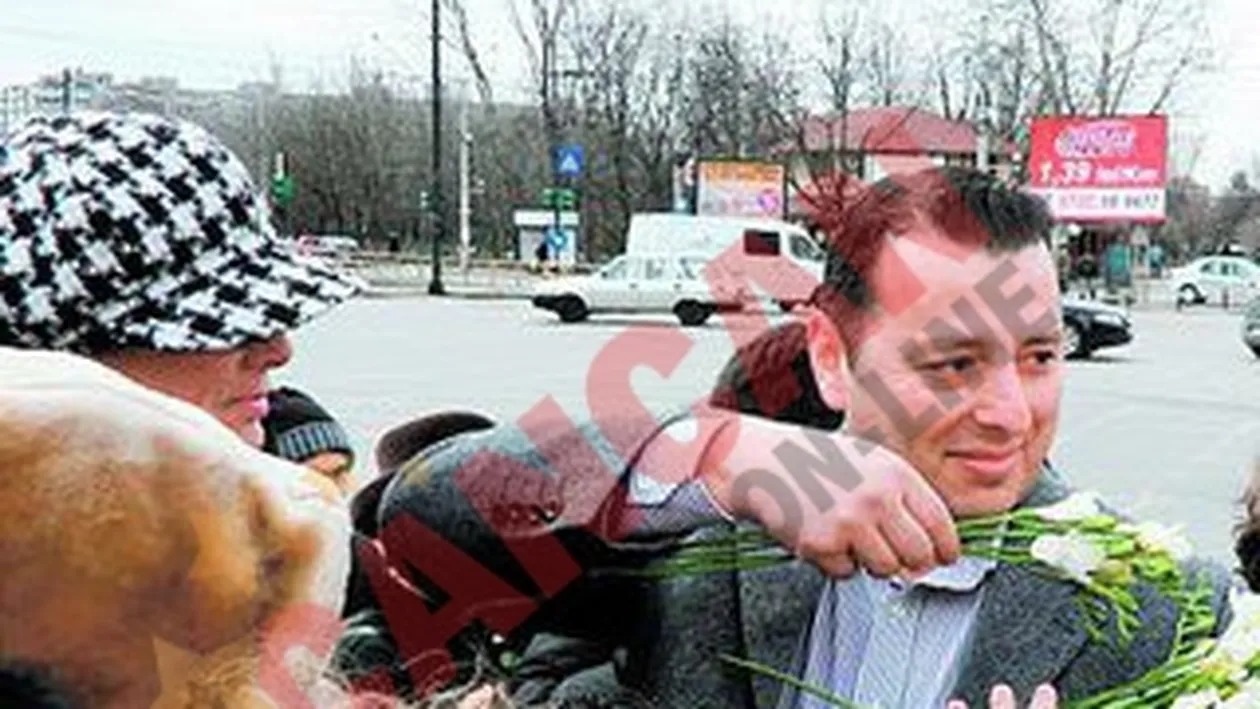 Stefan Florescu a oferit zeci de mii de flori de 8 Martie