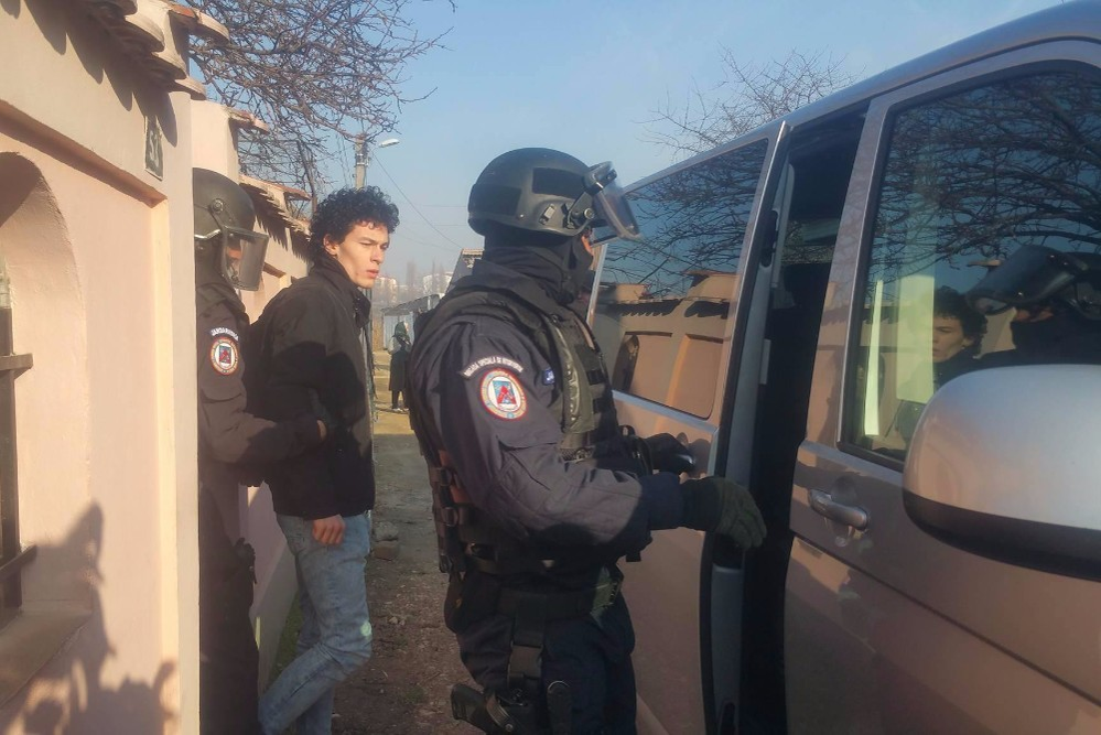 Anchetatorii au ridicat la percheziţii toate obiectele folosite de românul convertit la islamism pentru a-şi propovădui mesajul