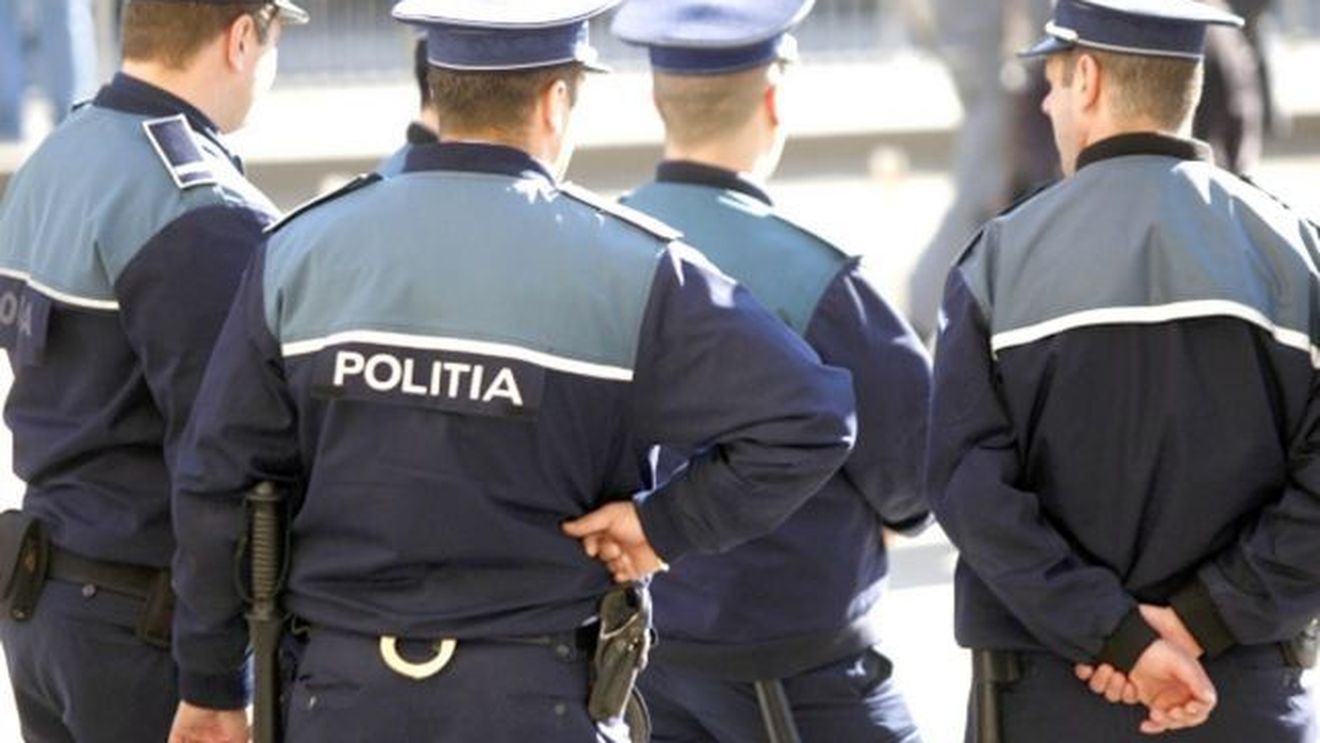 O femeie din Vaslui şi-a aruncat bebeluşul în WC-ul de la locul de muncă, după ce a născut prematur acasă. Cum a fost prinsă