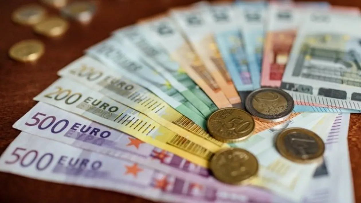 Curs valutar 16 august 2019. Ce s-a întâmplat cu euro după ziua liberă de Sfânta Maria